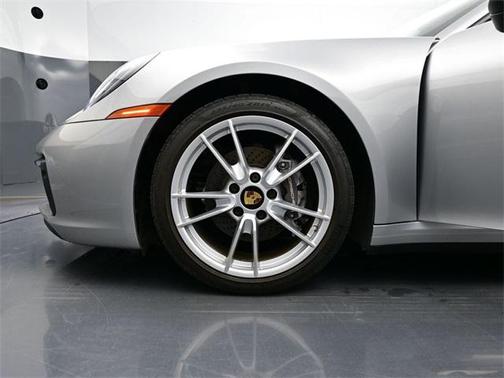 2022 Porsche 911 Carrera