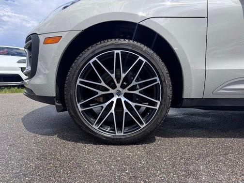 Chalk 2024 Porsche Macan Macan
