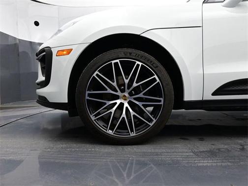 2022 Porsche Macan Base (PDK)