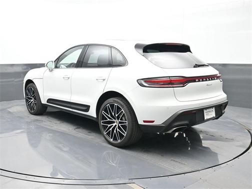2022 Porsche Macan Base (PDK)