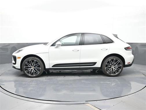 2022 Porsche Macan Base (PDK)