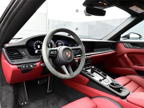 2025 Porsche 911 Carrera 4 GTS