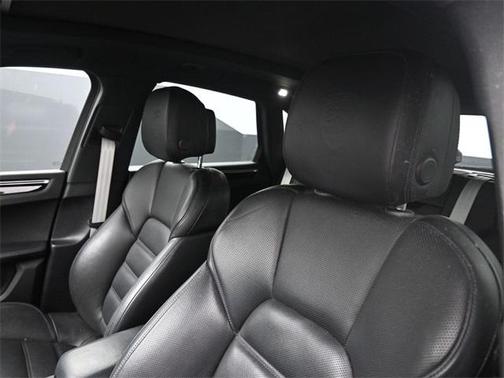 2023 Porsche Macan Base