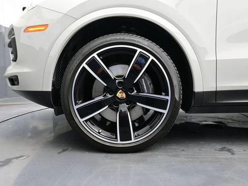 Chalk 2023 Porsche Cayenne Cayenne