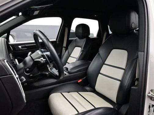 Chalk 2023 Porsche Cayenne Cayenne