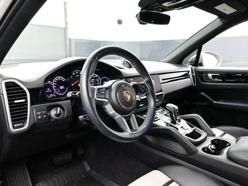 Chalk 2023 Porsche Cayenne Cayenne