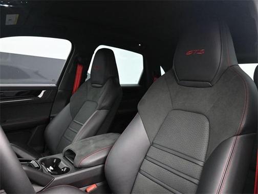 2025 Porsche Cayenne GTS
