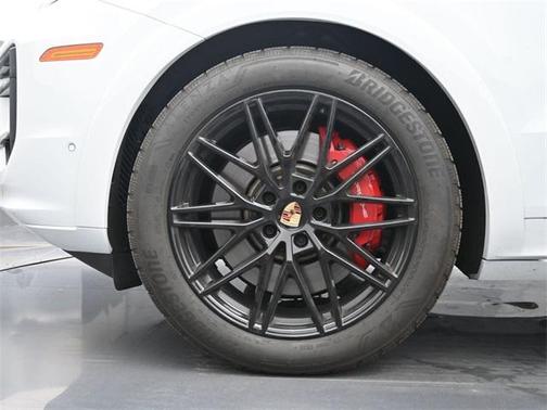 2025 Porsche Cayenne GTS