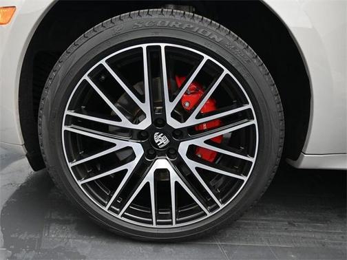 2024 Porsche Macan S