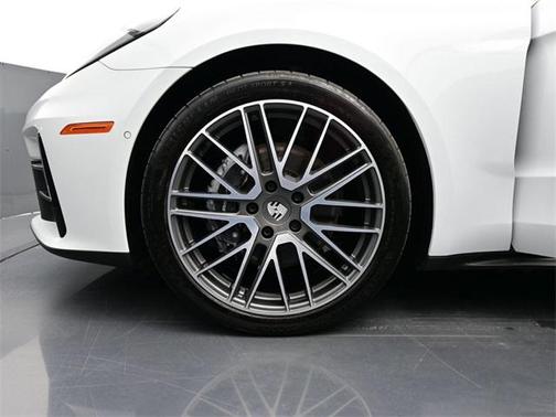 2025 Porsche Panamera 4