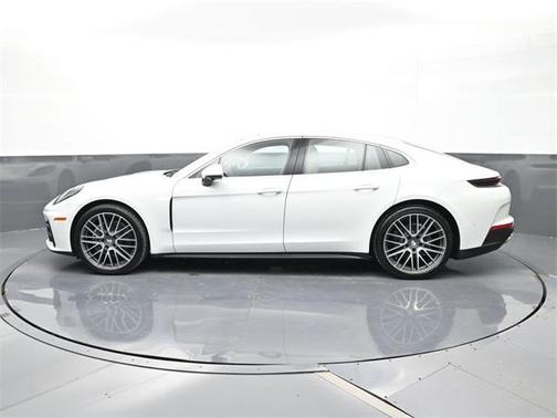 2025 Porsche Panamera 4