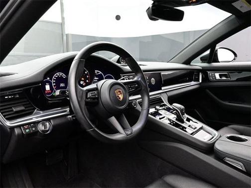 2023 Porsche Panamera 4
