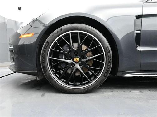 2023 Porsche Panamera 4