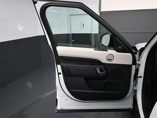 2023 Land Rover Discovery P360 Metropolitan Edition