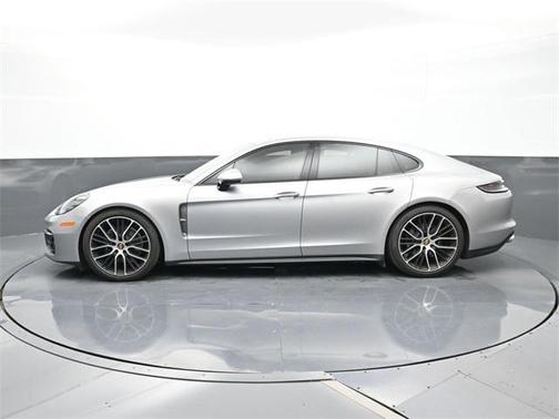 2022 Porsche Panamera 4 Platinum Edition
