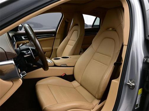 2022 Porsche Panamera 4 Platinum Edition