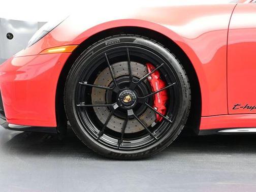 2026 Porsche 911 Carrera 4 GTS