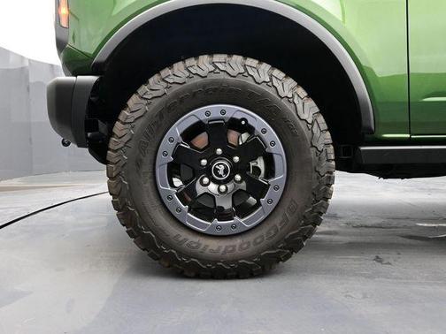ERUPTION GREEN METALLIC 2022 Ford Bronco Badlands