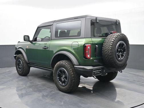 ERUPTION GREEN METALLIC 2022 Ford Bronco Badlands