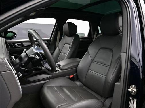 2023 Porsche Cayenne Platinum Edition