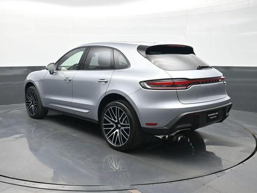 Dolomite 2026 Porsche Macan Macan