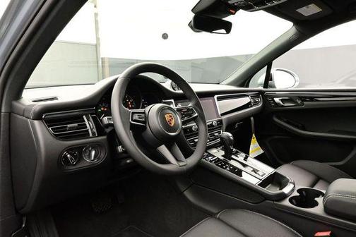 Dolomite 2026 Porsche Macan Macan