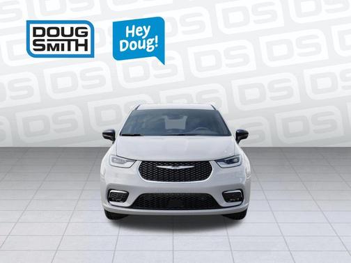 Bright White Clearcoat 2026 Chrysler Pacifica Select