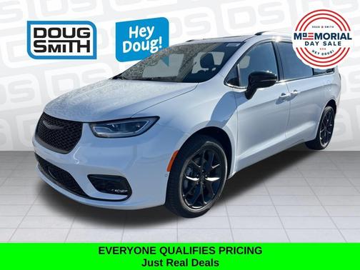 Bright White Clearcoat 2026 Chrysler Pacifica Limited