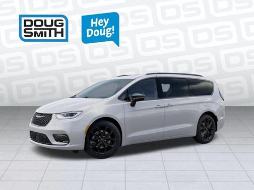 Bright White Clearcoat 2026 Chrysler Pacifica Limited