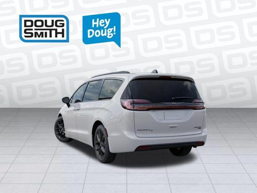 Bright White Clearcoat 2026 Chrysler Pacifica Limited