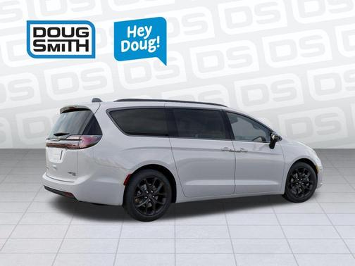 Bright White Clearcoat 2026 Chrysler Pacifica Limited