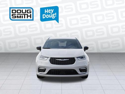 Bright White Clearcoat 2026 Chrysler Pacifica Select