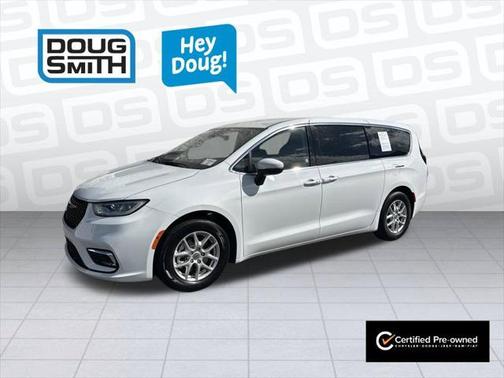 Bright White Clearcoat 2023 Chrysler Pacifica Touring L