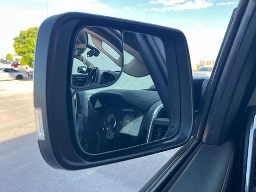 Bright White Clearcoat 2020 RAM 1500 Laramie