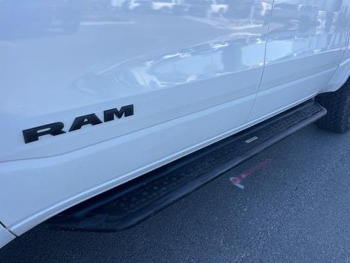 Bright White Clearcoat 2020 RAM 1500 Laramie