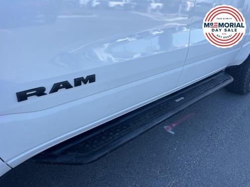 Bright White Clearcoat 2020 RAM 1500 Laramie