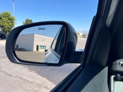 Bright White Clearcoat 2024 Jeep Compass Latitude