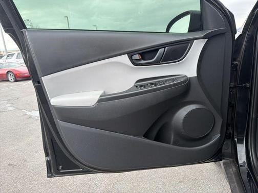 Abyss Black Pearl 2023 Hyundai KONA SEL