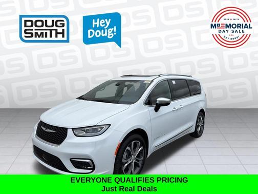 Bright White Clearcoat 2026 Chrysler Pacifica Pinnacle