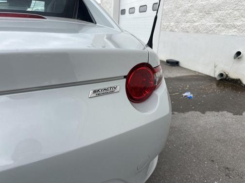 Ceramic Metallic 2017 Mazda MX-5 Miata Grand Touring