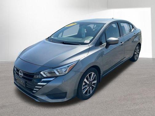 Gun Metallic 2024 Nissan Versa 1.6 SV