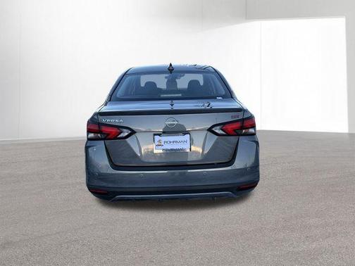 2025 Nissan Versa 1.6 SR