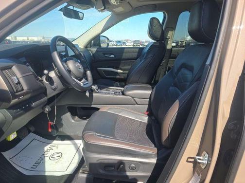 Baja Storm 2023 Nissan Pathfinder Platinum