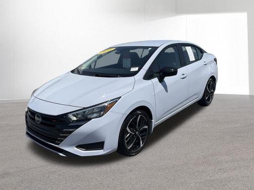 Gray Sky Pearl 2024 Nissan Versa 1.6 SR
