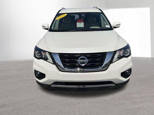 White 2019 Nissan Pathfinder SV