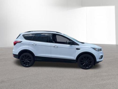 Oxford White 2019 Ford Escape SE