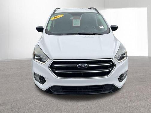Oxford White 2019 Ford Escape SE