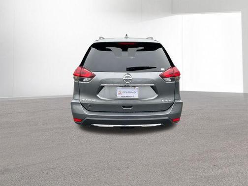 Gun Metallic 2018 Nissan Rogue SV