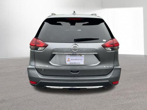 Gun Metallic 2018 Nissan Rogue SV