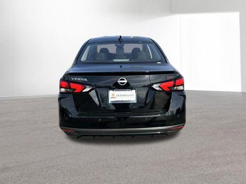 2025 Nissan Versa 1.6 SR